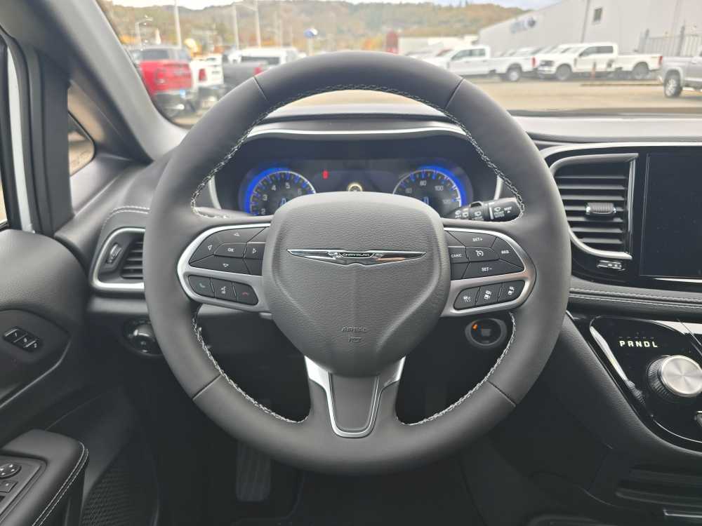 Thumbnail: 2026 Chrysler Pacifica - 11