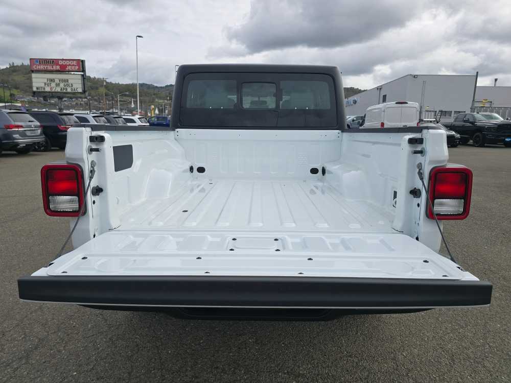 Thumbnail: 2026 Jeep Gladiator - 19