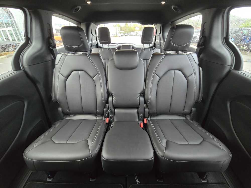 Thumbnail: 2026 Chrysler Pacifica - 18