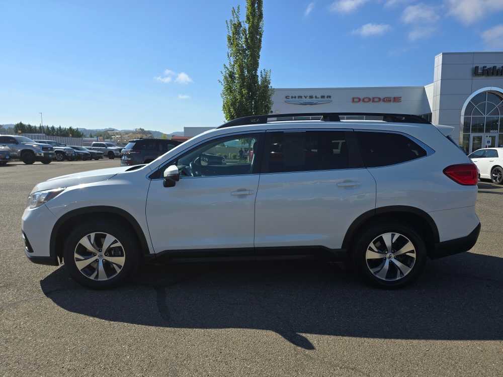 2022 Subaru Ascent Touring photo 2
