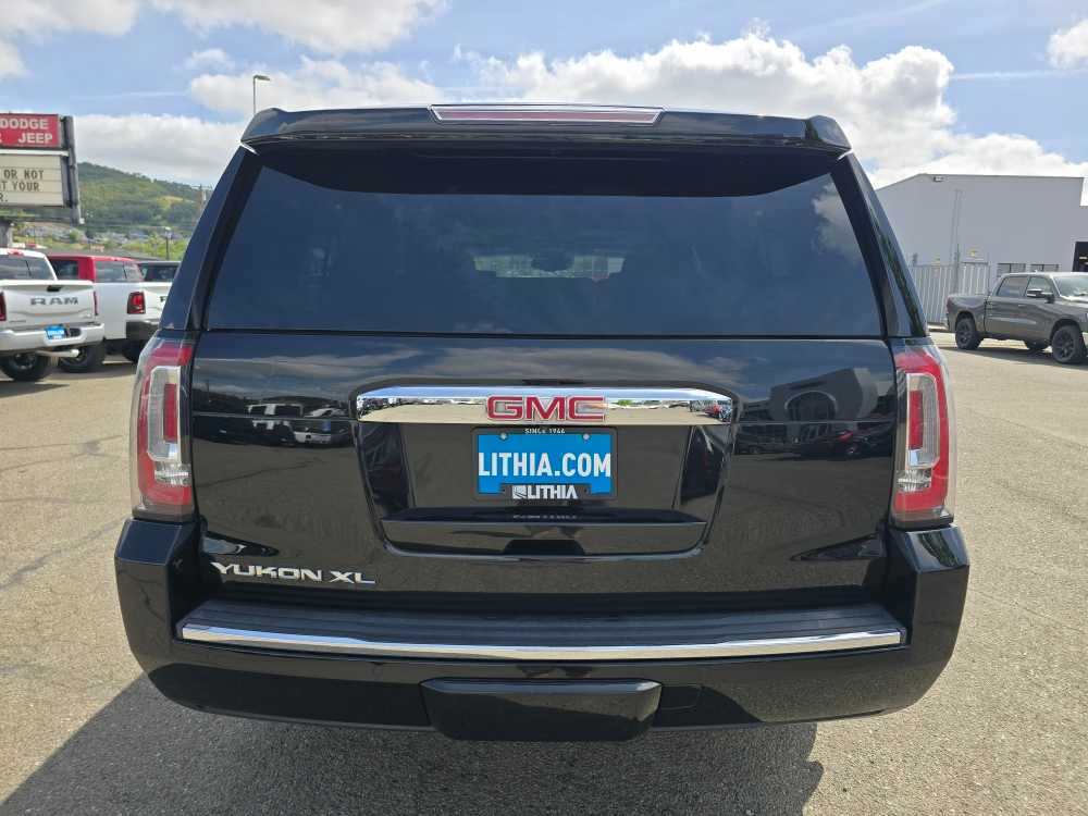 Thumbnail: 2017 GMC Yukon XL - 3