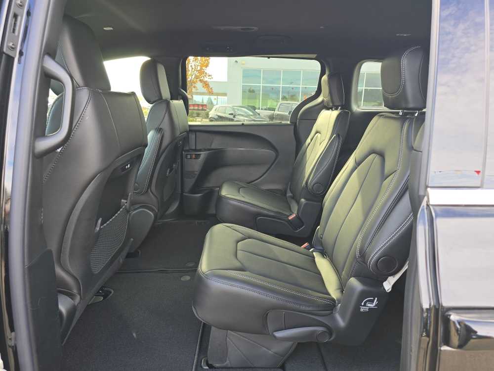 Thumbnail: 2026 Chrysler Pacifica - 16