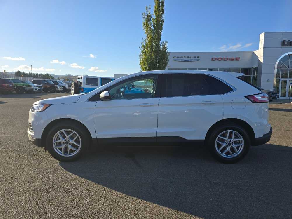 2021 Ford Edge SEL photo 2