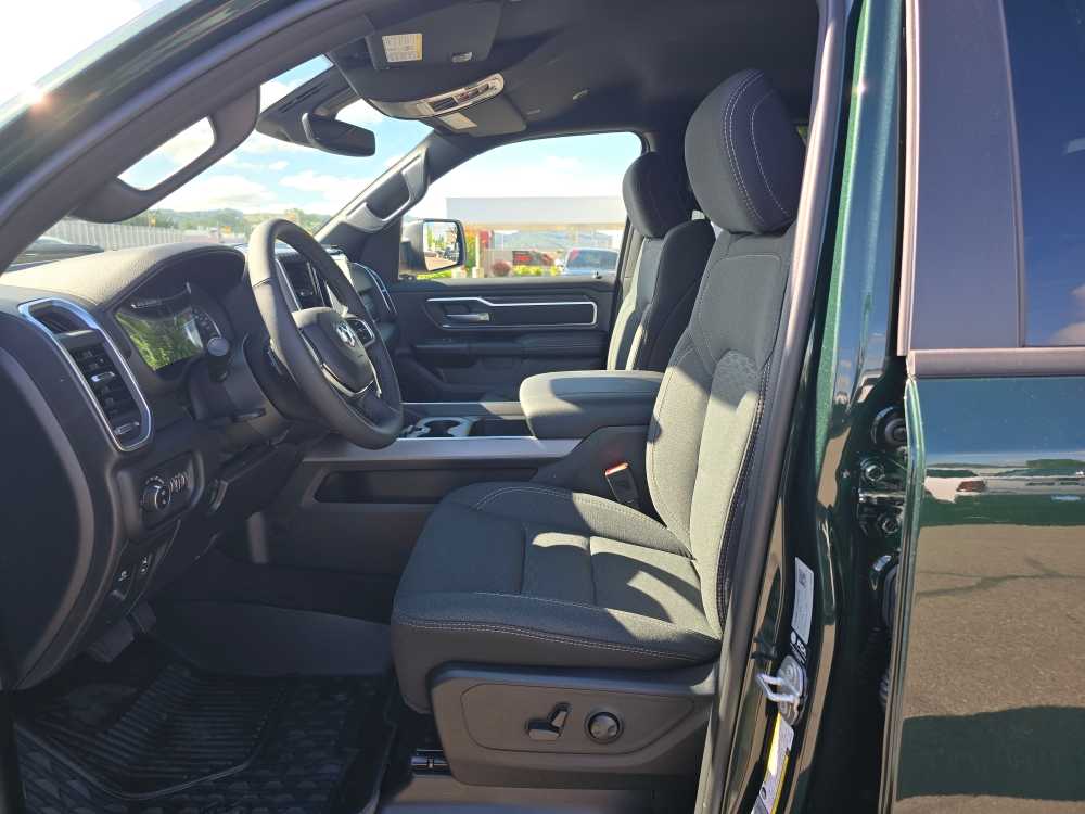 Thumbnail: 2026 RAM 1500 - 9