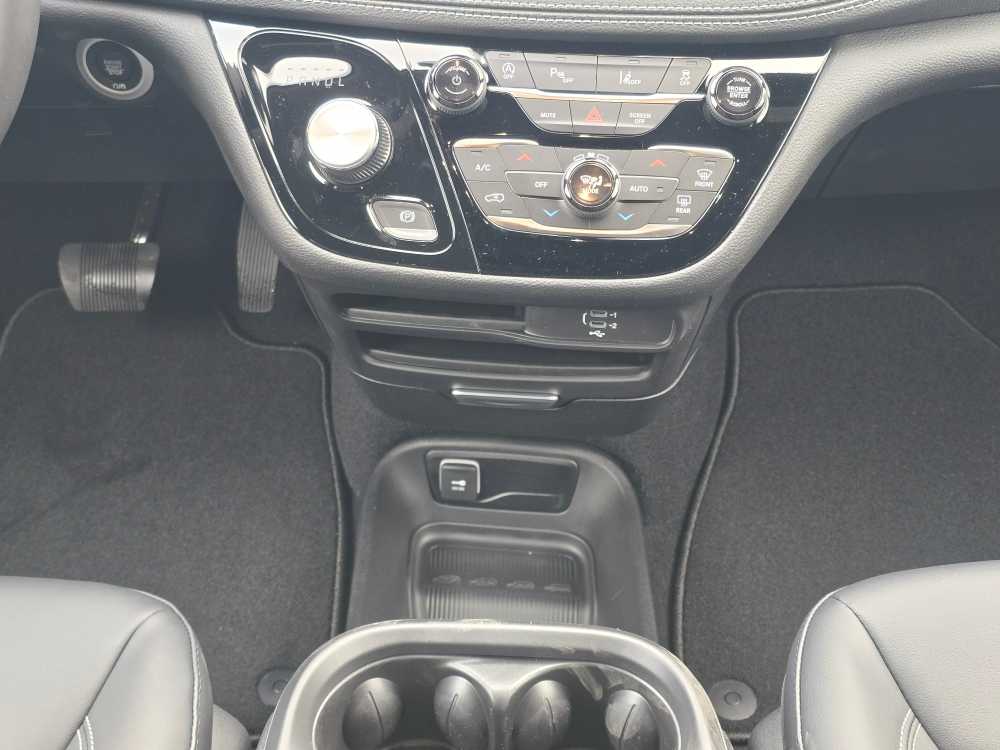 Thumbnail: 2026 Chrysler Pacifica - 13