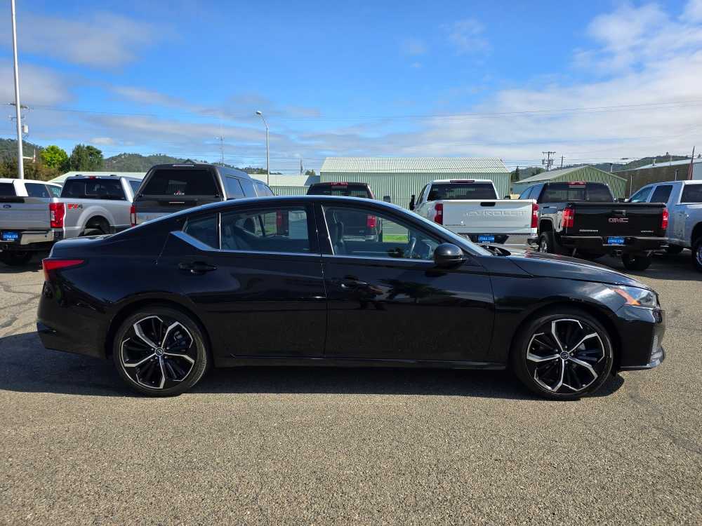 2023 Nissan Altima SR 6