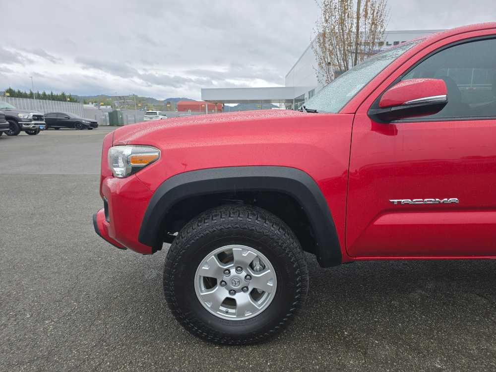 Thumbnail: 2016 Toyota Tacoma - 18