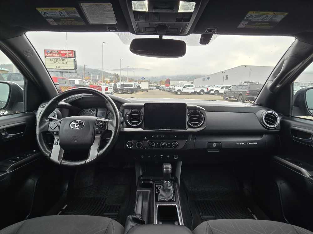 Thumbnail: 2016 Toyota Tacoma - 15