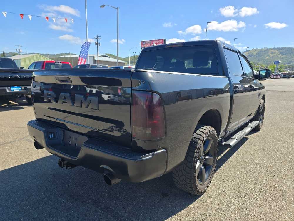 Thumbnail: 2019 RAM 1500 Classic - 3