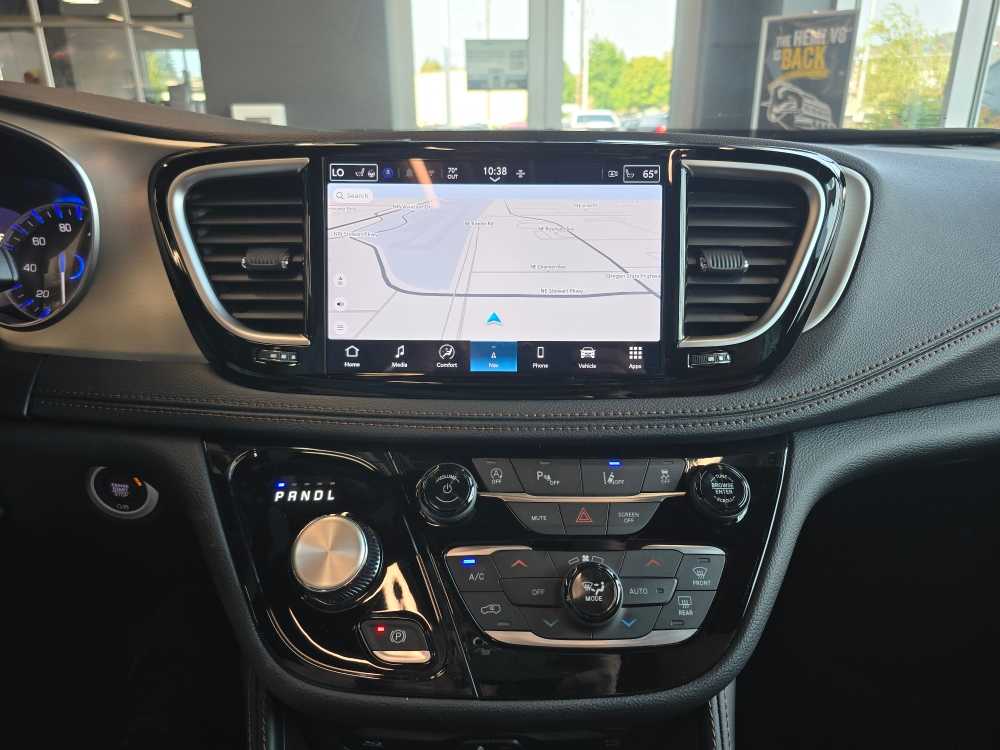 Thumbnail: 2026 Chrysler Pacifica - 12