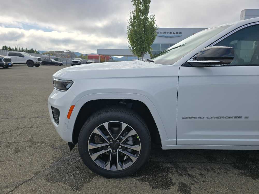 Thumbnail: 2025 Jeep Grand Cherokee - 18