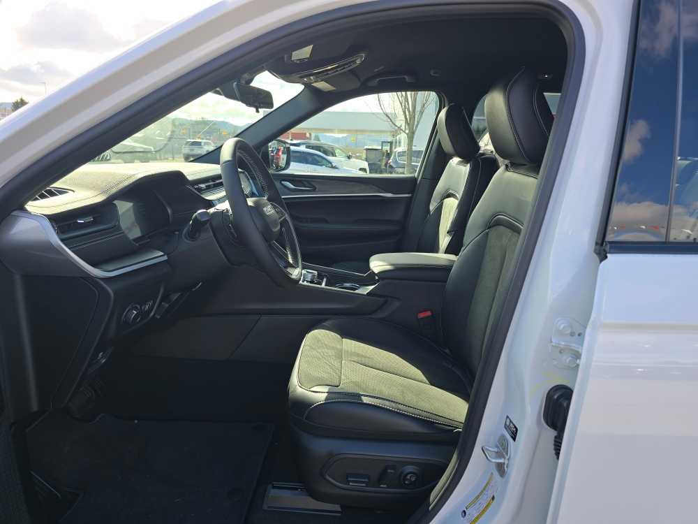 Thumbnail: 2026 Jeep Grand Cherokee - 9