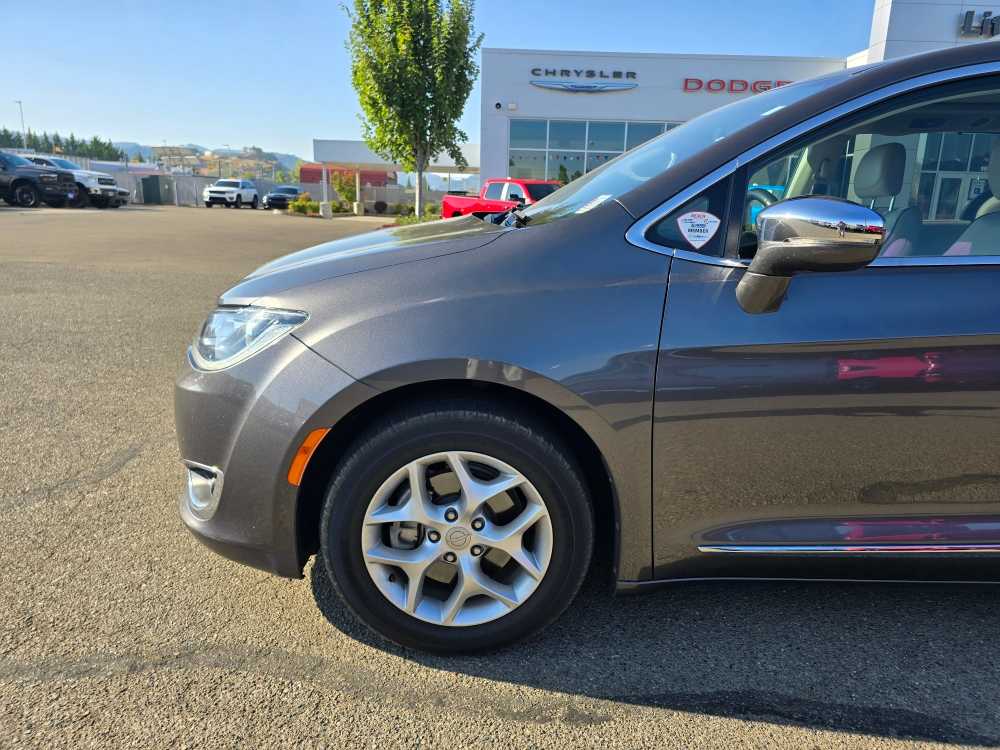 Thumbnail: 2020 Chrysler Pacifica - 6