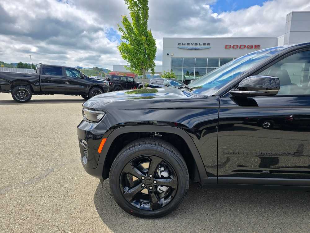 Thumbnail: 2025 Jeep Grand Cherokee - 18