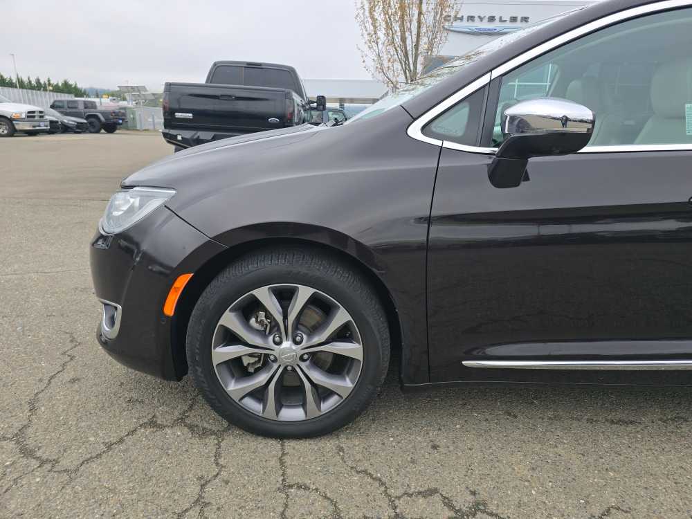 Thumbnail: 2017 Chrysler Pacifica - 19