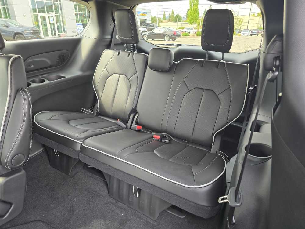 Thumbnail: 2026 Chrysler Pacifica - 17