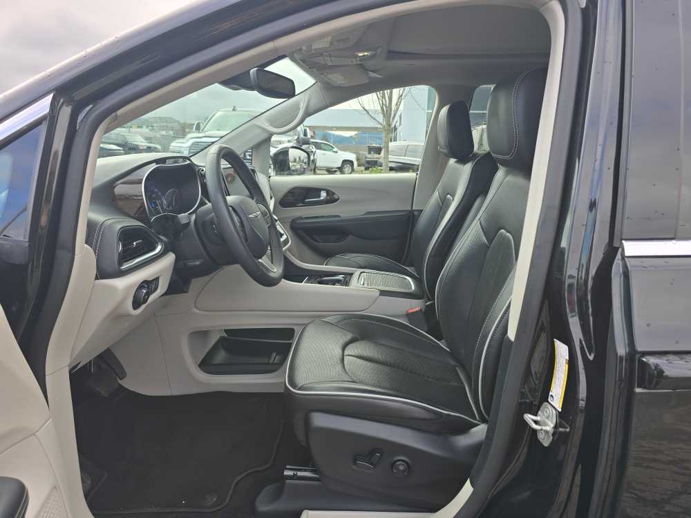 Thumbnail: 2024 Chrysler Pacifica - 9