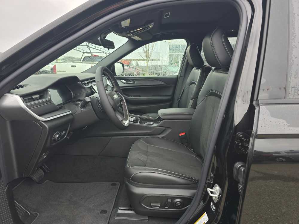 Thumbnail: 2025 Jeep Grand Cherokee L - 9