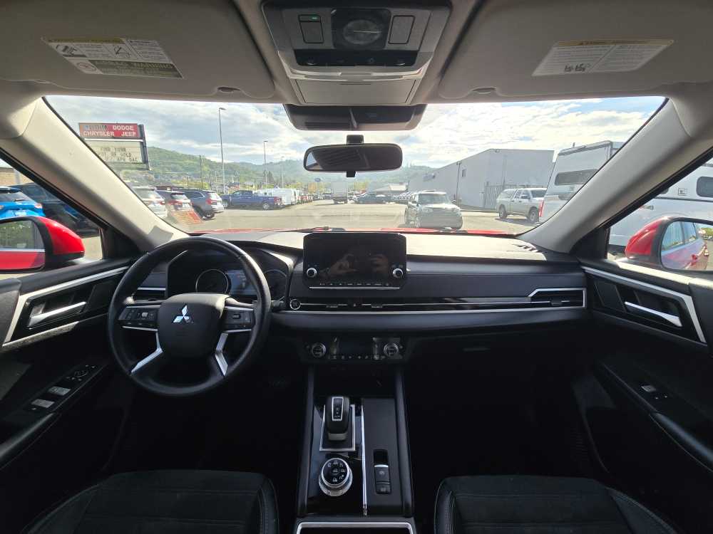 Thumbnail: 2024 Mitsubishi Outlander - 15