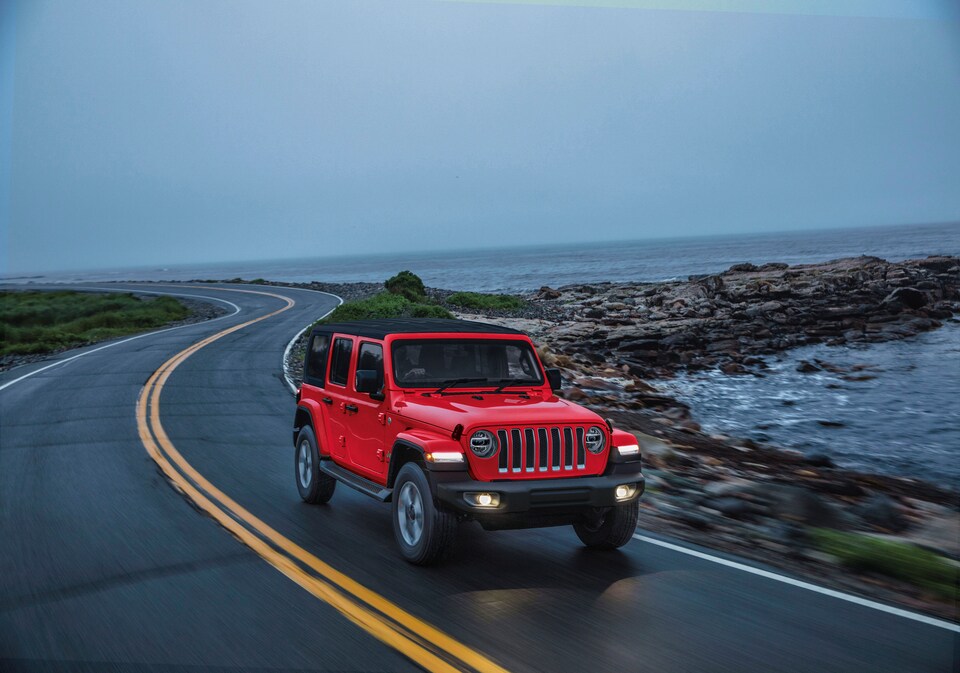 2019-Jeep-Wrangler-(JL)-Rubicon-SUV-L04.png red Jeep Wrangler Rubicon SUV bouldering over rocks