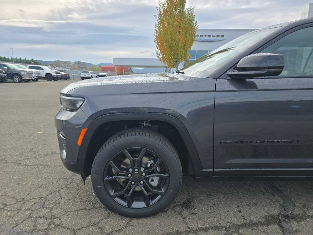 Thumbnail: 2025 Jeep Grand Cherokee - 18