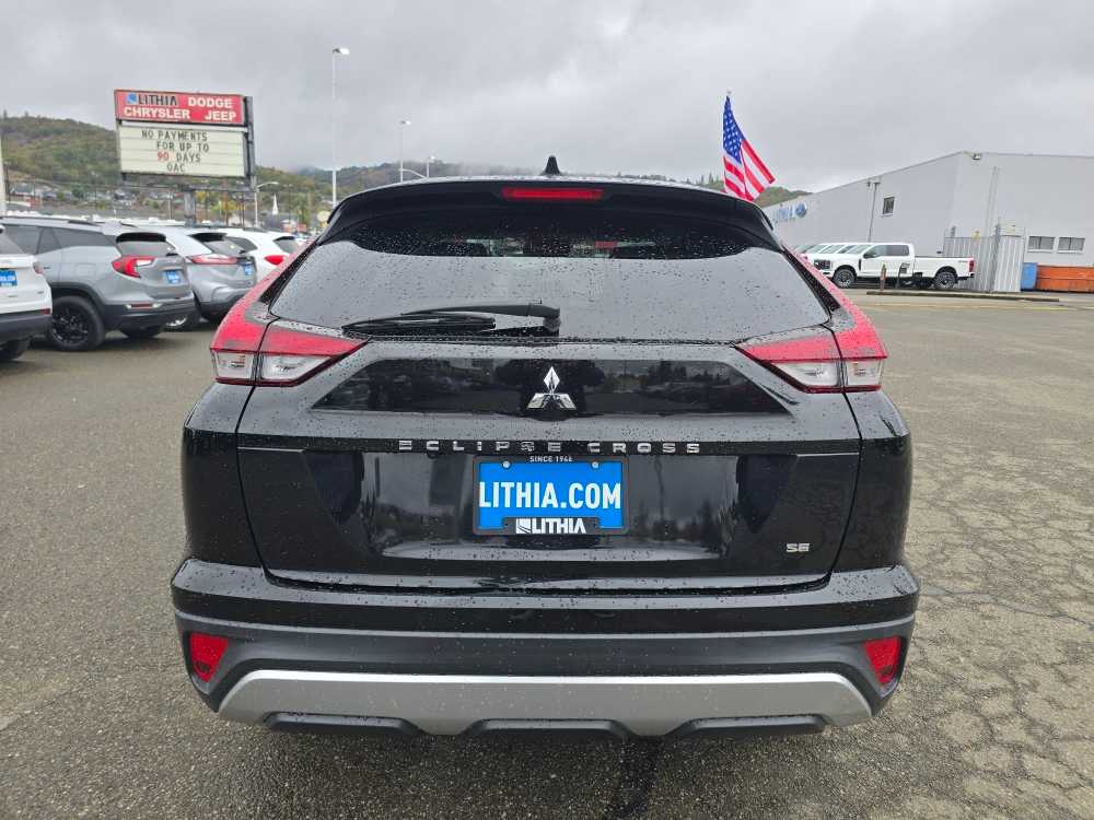 2022 Mitsubishi Eclipse Cross SE photo 2