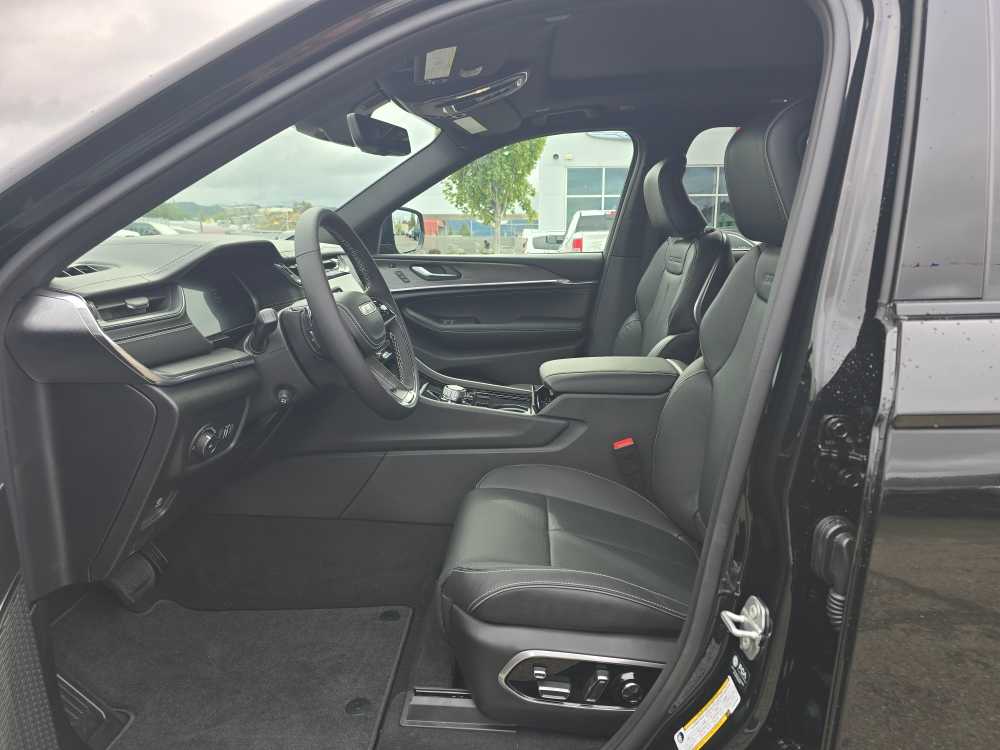 Thumbnail: 2025 Jeep Grand Cherokee L - 9