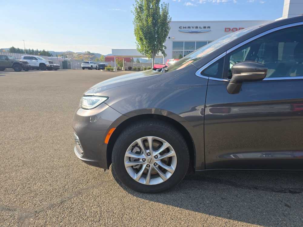 Thumbnail: 2022 Chrysler Pacifica - 6