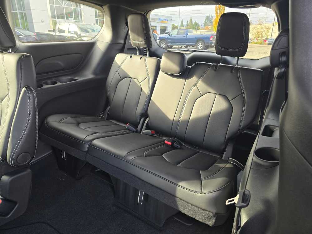 Thumbnail: 2026 Chrysler Pacifica - 17