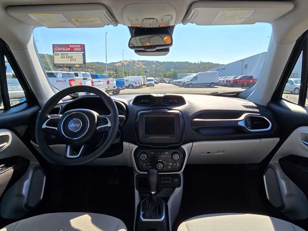 Thumbnail: 2018 Jeep Renegade - 15