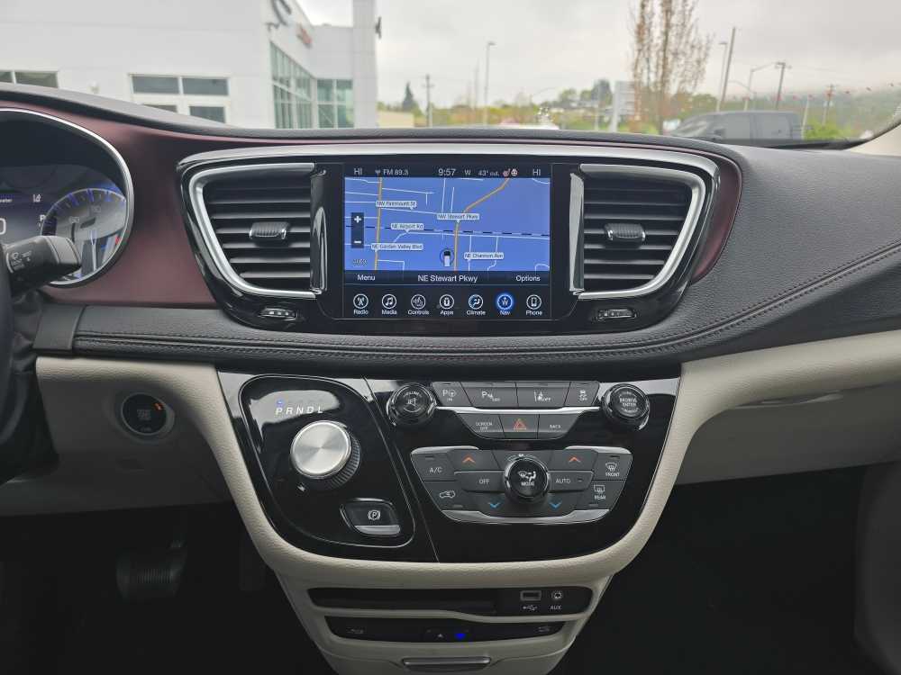Thumbnail: 2017 Chrysler Pacifica - 12