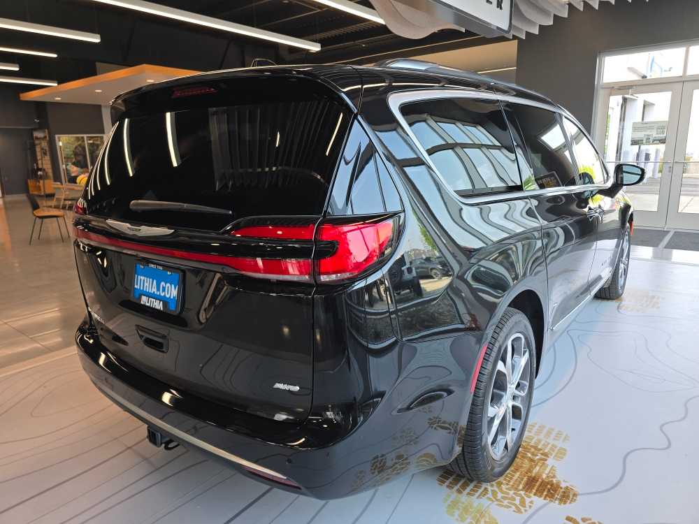 Thumbnail: 2026 Chrysler Pacifica - 5