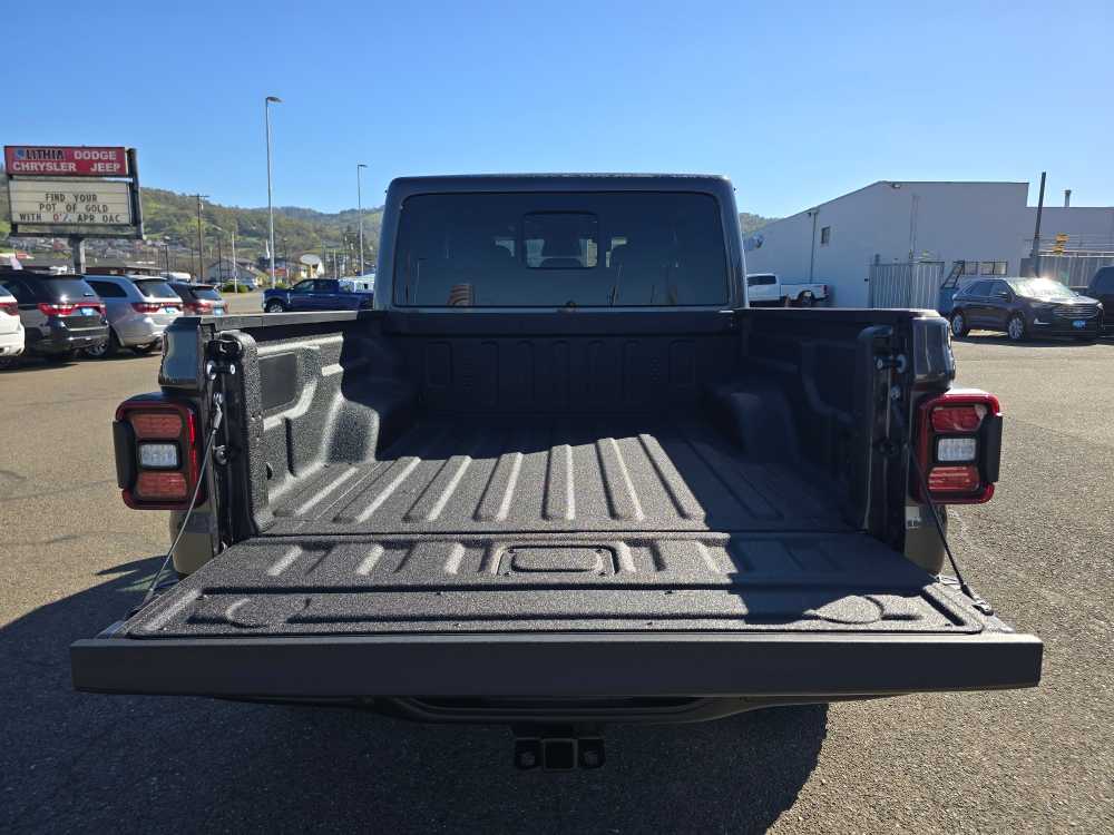 Thumbnail: 2026 Jeep Gladiator - 19