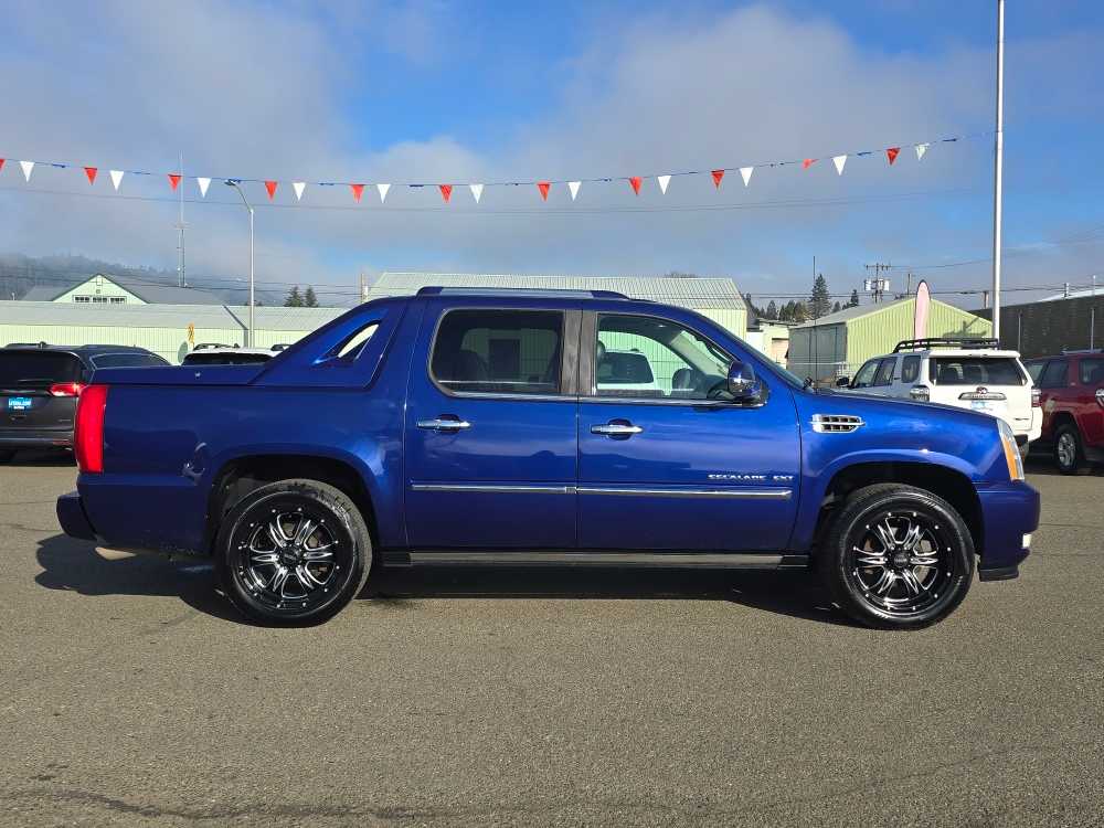 Thumbnail: 2010 Cadillac Escalade - 6