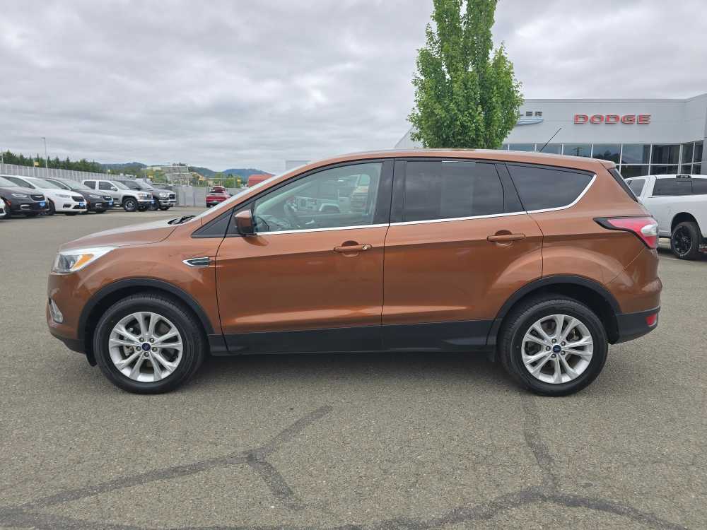 Used 2017 Ford Escape SE with VIN 1FMCU9G91HUB82074 for sale in Roseburg, OR