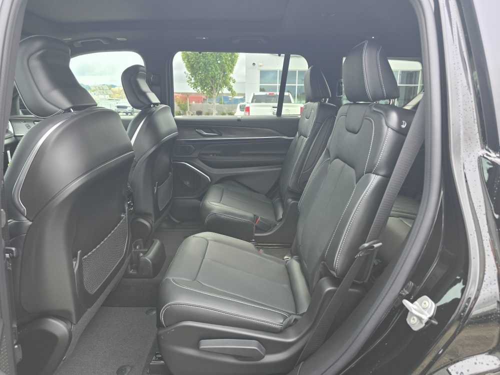 Thumbnail: 2025 Jeep Grand Cherokee L - 16