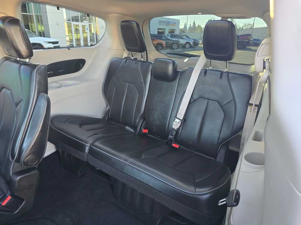 Thumbnail: 2020 Chrysler Pacifica - 17