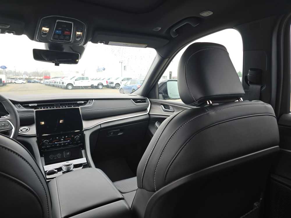 Thumbnail: 2025 Jeep Grand Cherokee L - 14