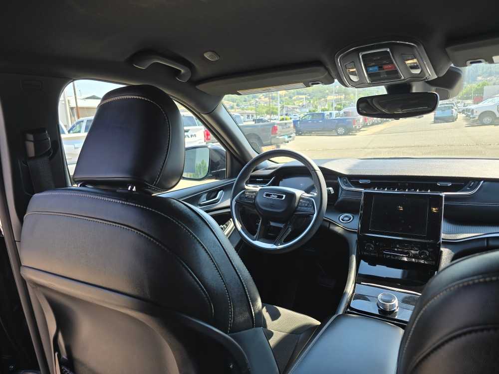 Thumbnail: 2023 Jeep Grand Cherokee - 9
