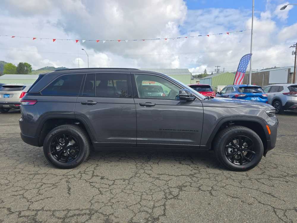 Thumbnail: 2026 Jeep Grand Cherokee - 6