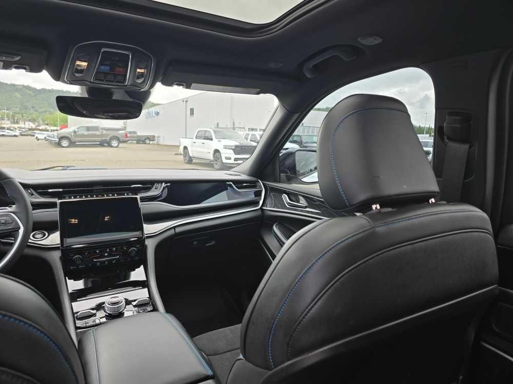 Thumbnail: 2023 Jeep Grand Cherokee - 14
