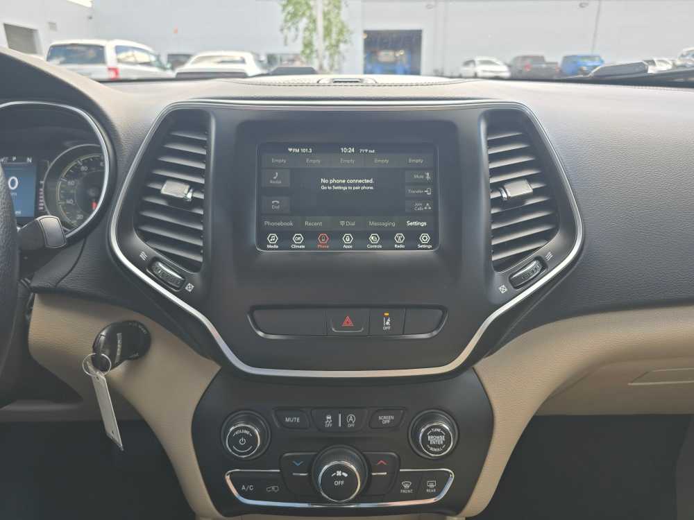 Thumbnail: 2021 Jeep Cherokee - 12