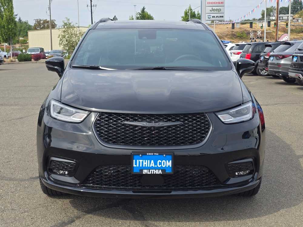 Thumbnail: 2026 Chrysler Pacifica - 8