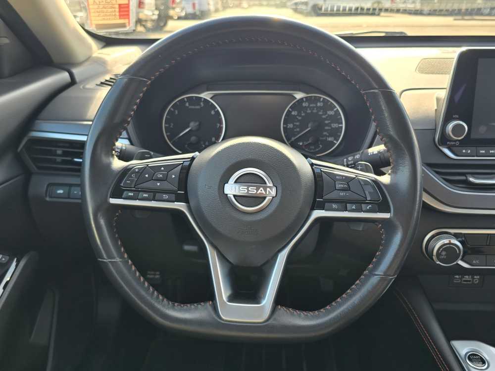 2023 Nissan Altima SR 11