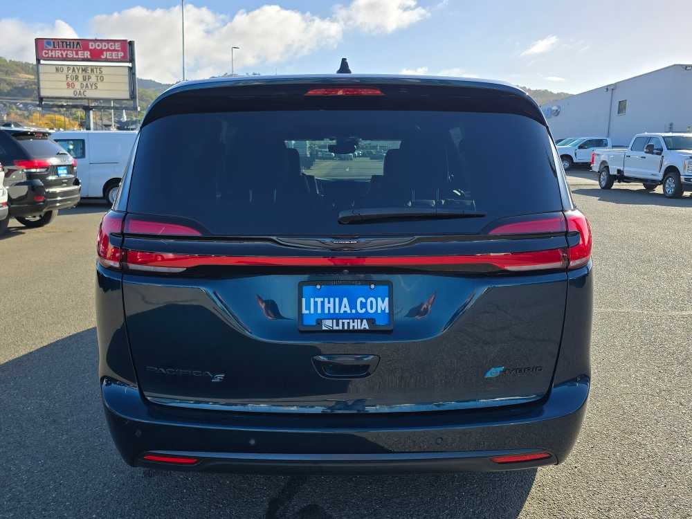 2023 Chrysler Pacifica Hybrid Limited photo 4