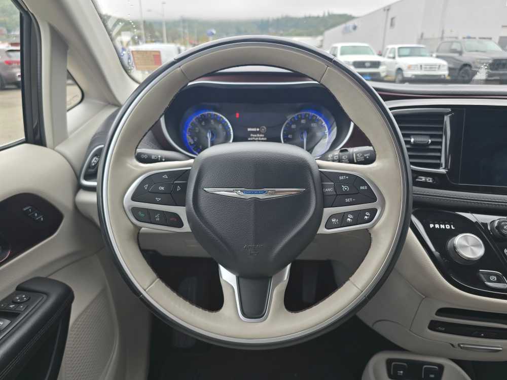 Thumbnail: 2017 Chrysler Pacifica - 11