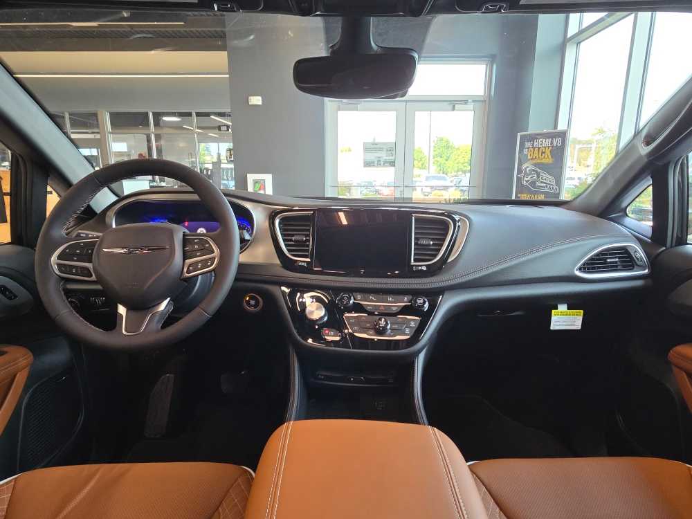 Thumbnail: 2026 Chrysler Pacifica - 15