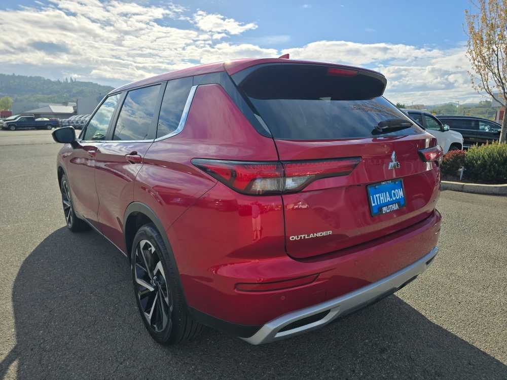 Thumbnail: 2024 Mitsubishi Outlander - 3
