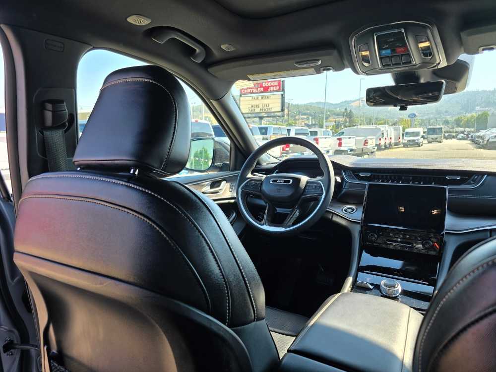 Thumbnail: 2024 Jeep Grand Cherokee L - 10