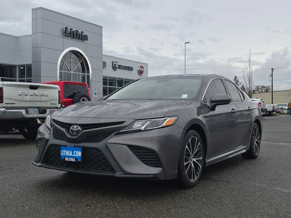 2020 Toyota Camry SE